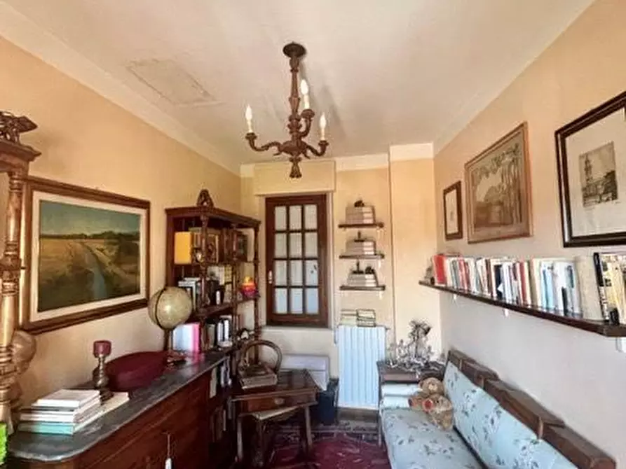 Immagine 30 di Casa bifamiliare in vendita  a Massa