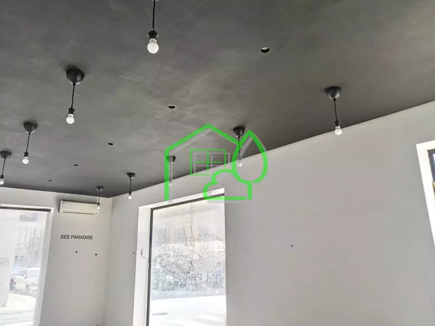 Immagine 3 di Negozio in vendita  a Viareggio