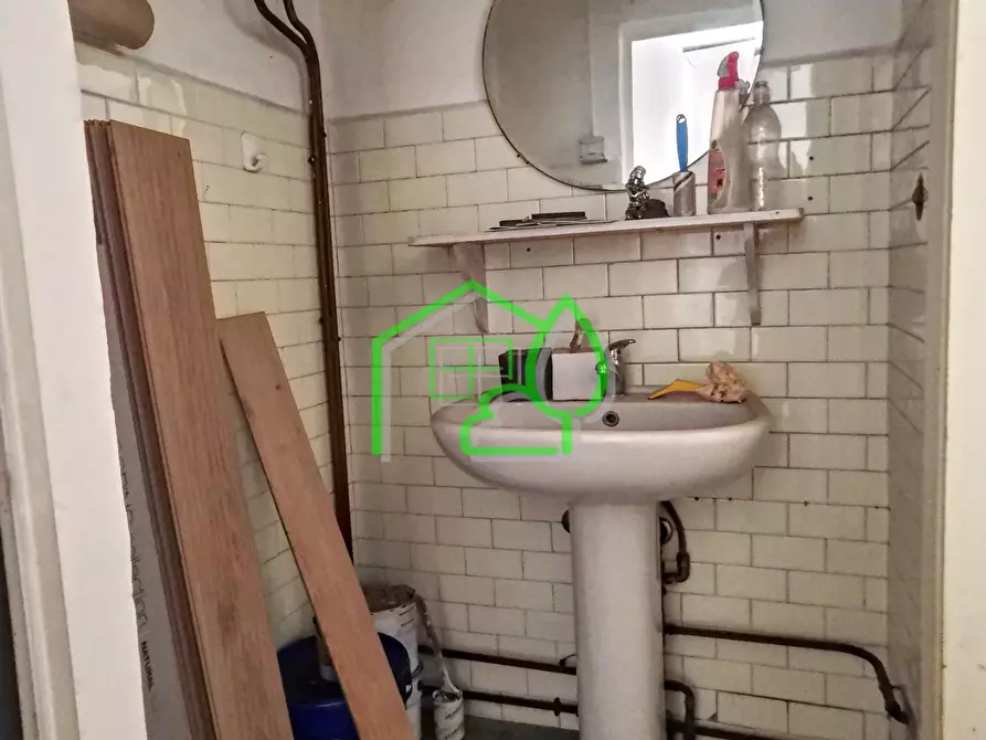 Immagine 16 di Negozio in vendita  a Viareggio