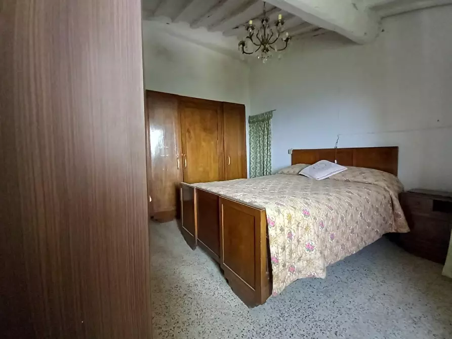 Immagine 10 di Porzione di casa in vendita  a Capannori