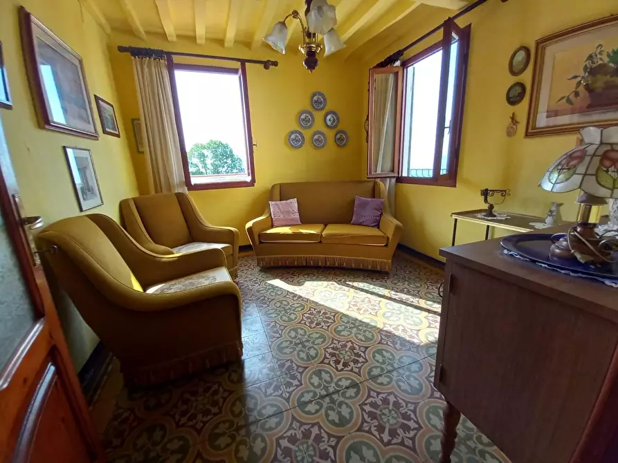Immagine 1 di Porzione di casa in vendita  a Capannori