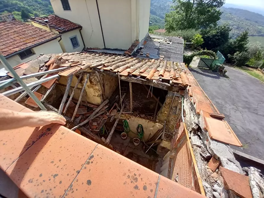 Immagine 14 di Porzione di casa in vendita  a Capannori