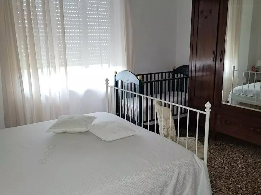 Immagine 4 di Porzione di casa in vendita  a Carrara