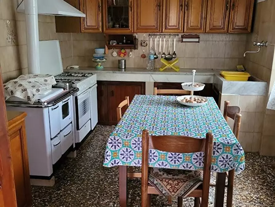 Immagine 2 di Porzione di casa in vendita  a Carrara