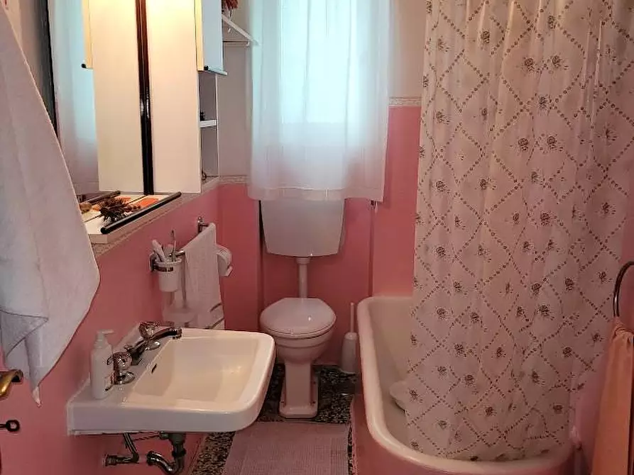 Immagine 9 di Porzione di casa in vendita  a Carrara