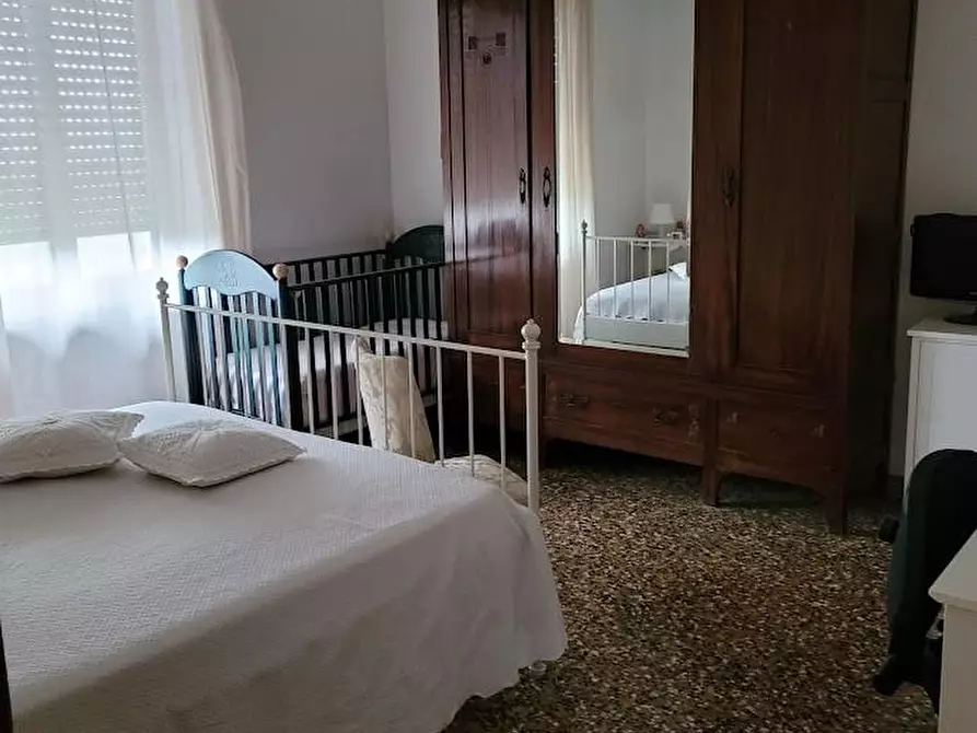 Immagine 3 di Porzione di casa in vendita  a Carrara