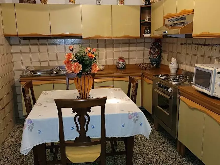 Immagine 7 di Porzione di casa in vendita  a Carrara