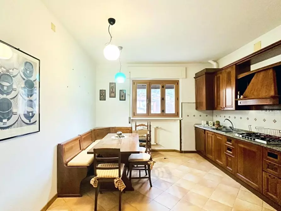 Immagine 12 di Appartamento in vendita  a Seravezza