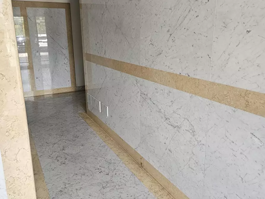 Immagine 12 di Appartamento in vendita  a Carrara