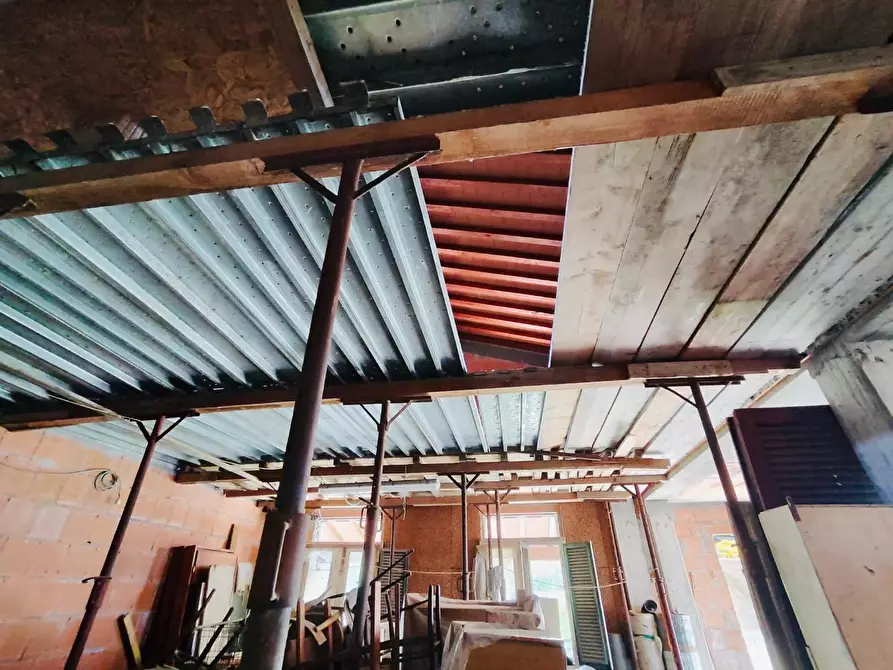 Immagine 7 di Villa in vendita  a Castelnuovo Magra