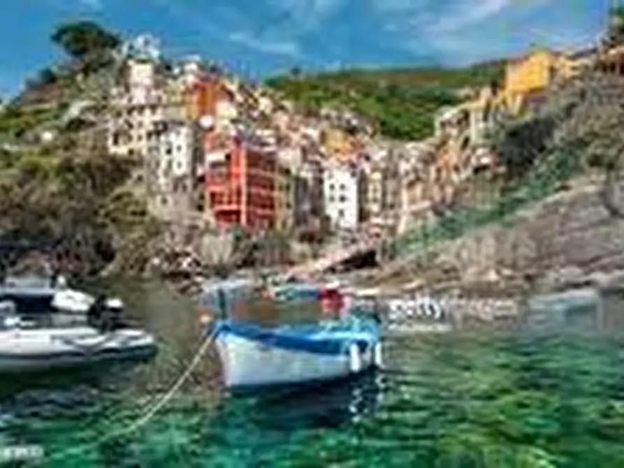 Immagine 18 di Villa in vendita  a Castelnuovo Magra