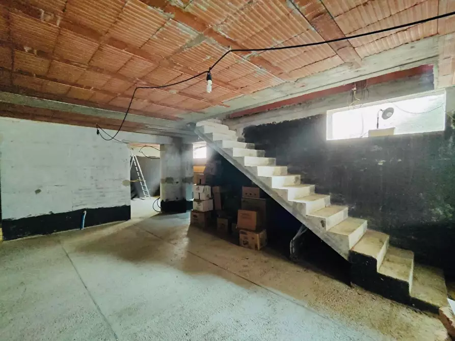 Immagine 6 di Villa in vendita  a Castelnuovo Magra