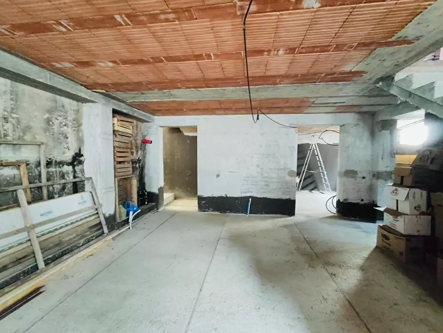 Immagine 3 di Villa in vendita  a Castelnuovo Magra