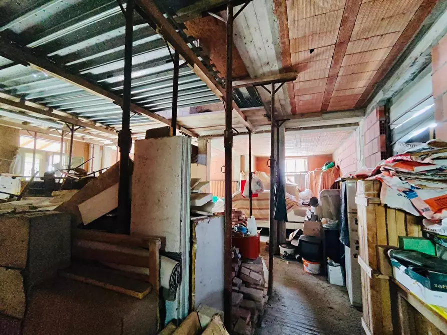 Immagine 11 di Villa in vendita  a Castelnuovo Magra