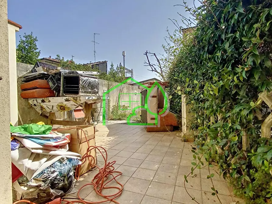 Immagine 5 di Villa in vendita  a Viareggio
