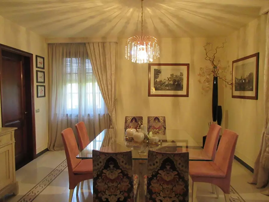 Immagine 4 di Villa in vendita  a Vinci