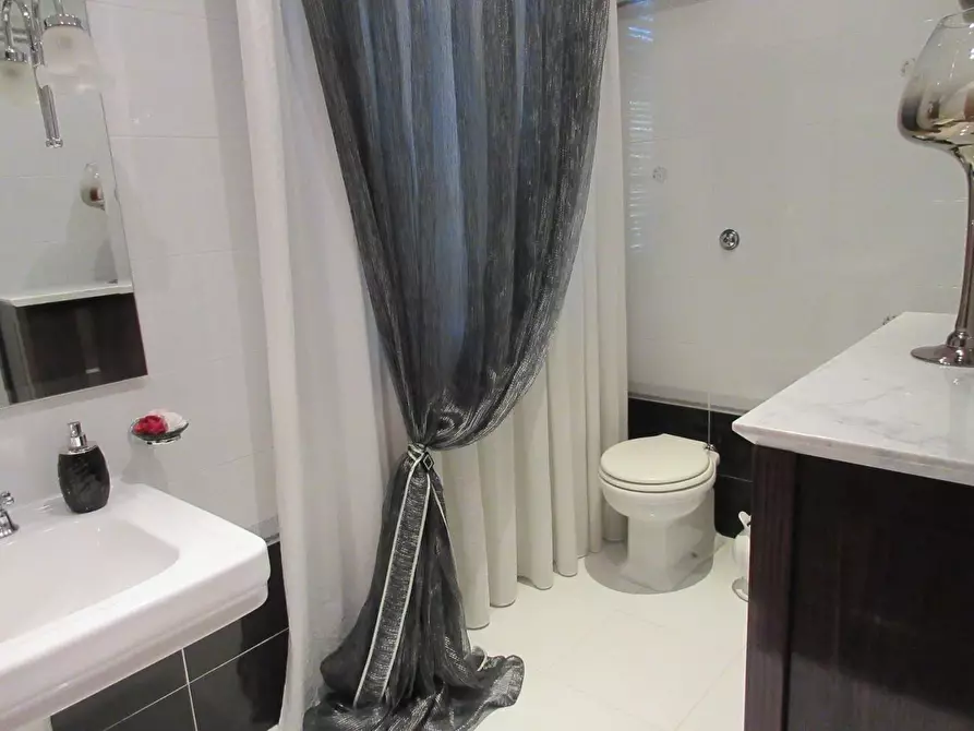 Immagine 11 di Villa in vendita  a Vinci