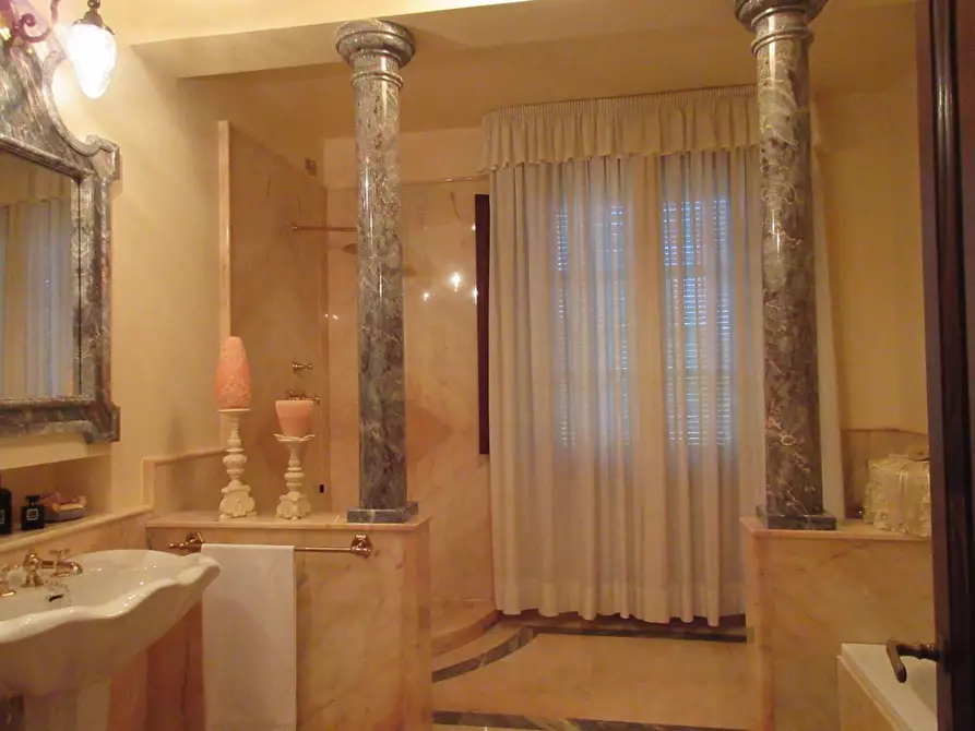 Immagine 9 di Villa in vendita  a Vinci