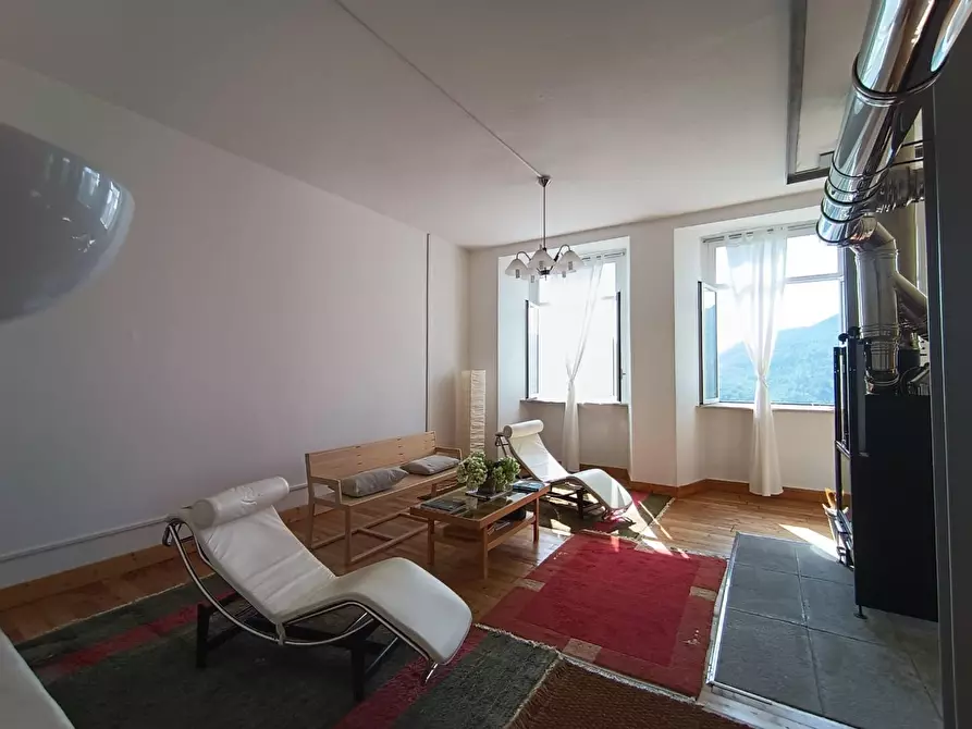 Immagine 5 di Villa in vendita  a Castelnuovo Di Garfagnana