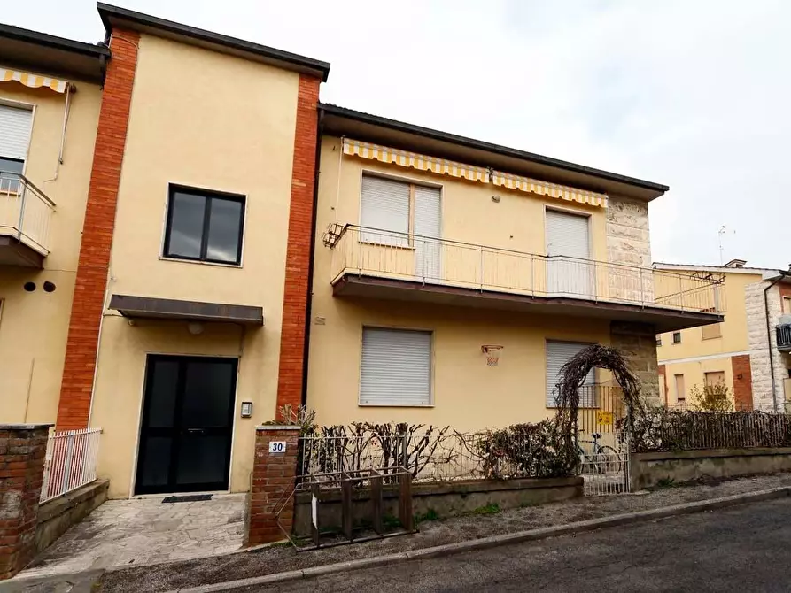 Immagine 17 di Appartamento in vendita  a Siena