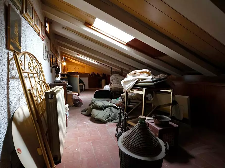 Immagine 14 di Appartamento in vendita  a Siena