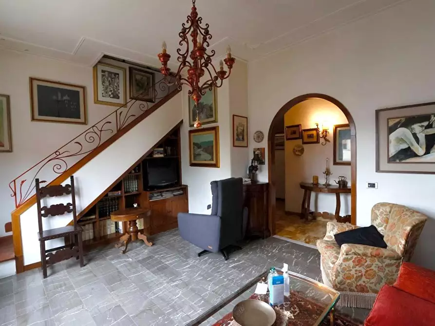 Immagine 2 di Appartamento in vendita  a Siena