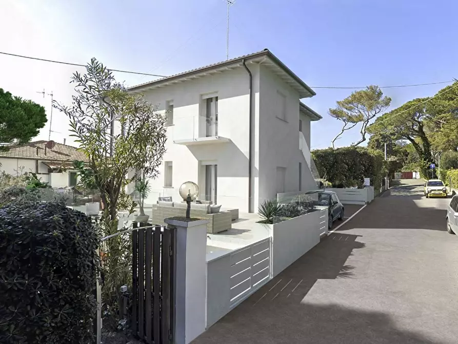 Immagine 1 di Casa bifamiliare in vendita  a Rosignano Marittimo