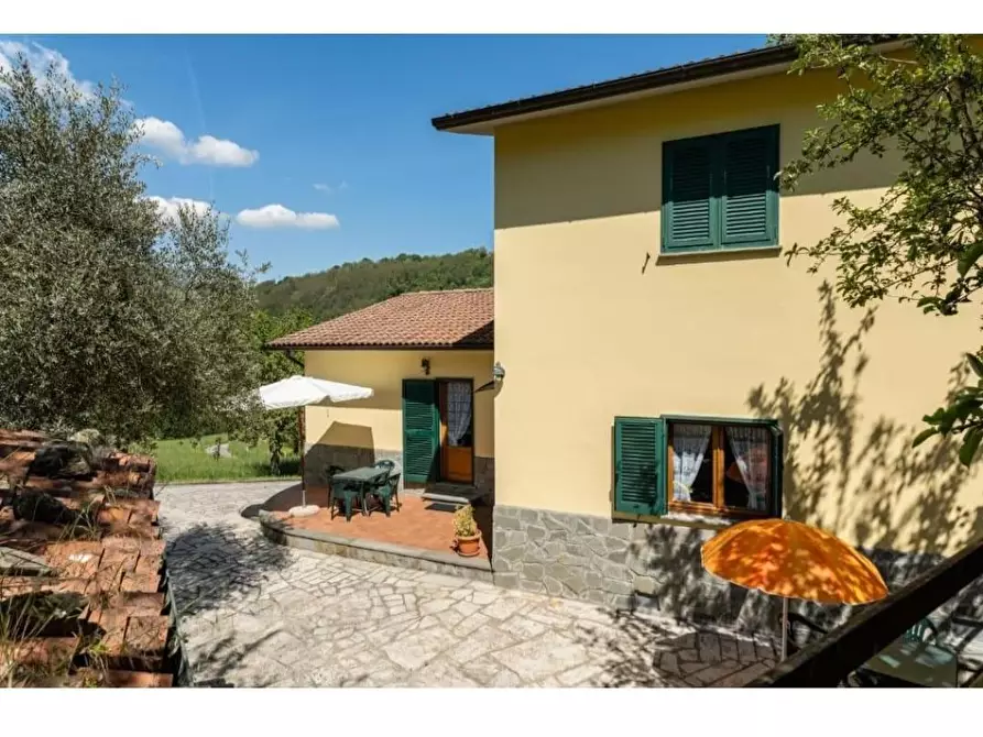 Immagine 1 di Casa semindipendente in vendita  a Castelnuovo Di Garfagnana