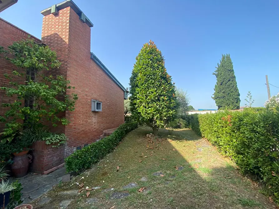 Immagine 2 di Villa in vendita  a Santa Croce Sull'arno