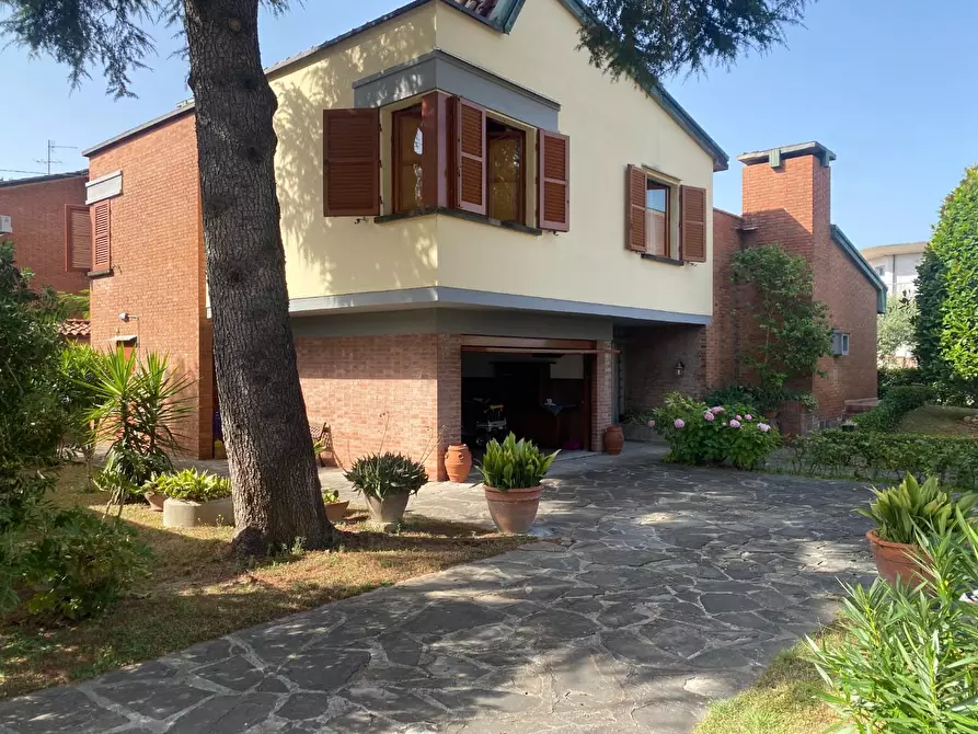 Immagine 1 di Villa in vendita  a Santa Croce Sull'arno
