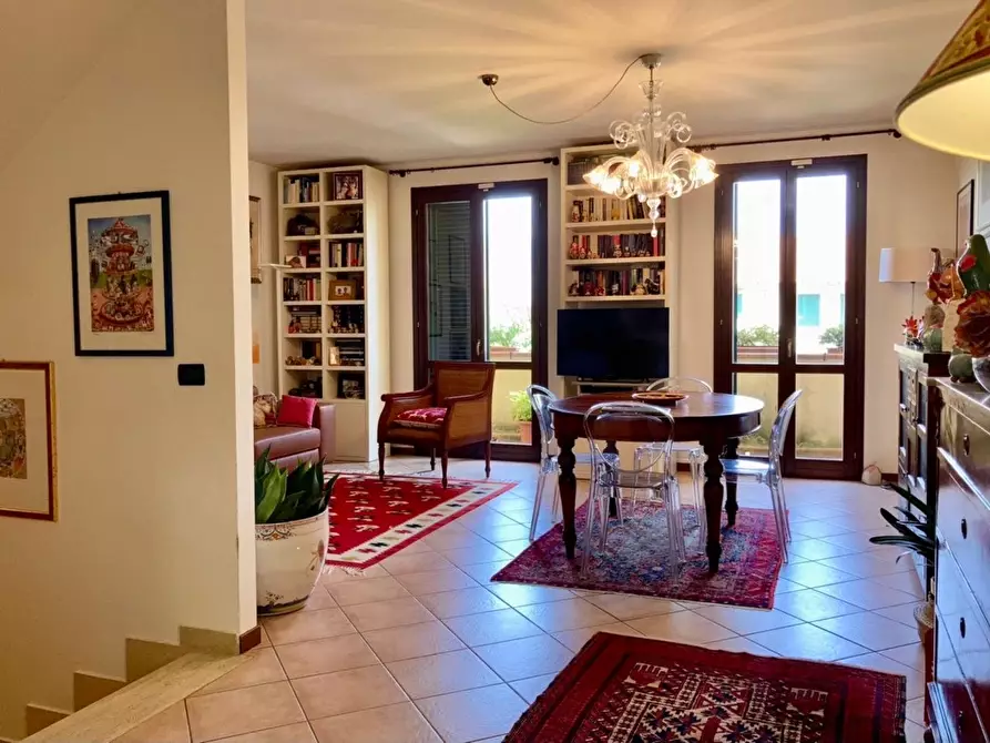 Immagine 11 di Villetta a schiera in vendita  a Calcinaia