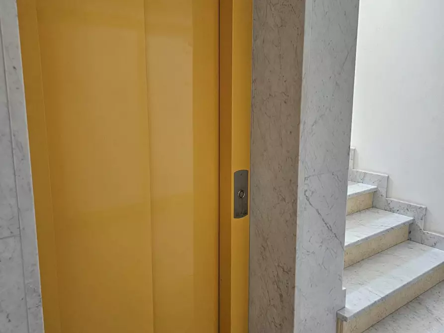 Immagine 16 di Appartamento in vendita  a Carrara