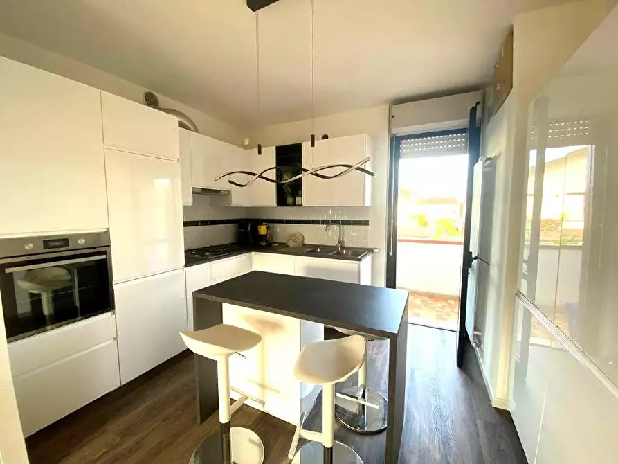 Immagine 3 di Appartamento in vendita  a Carrara