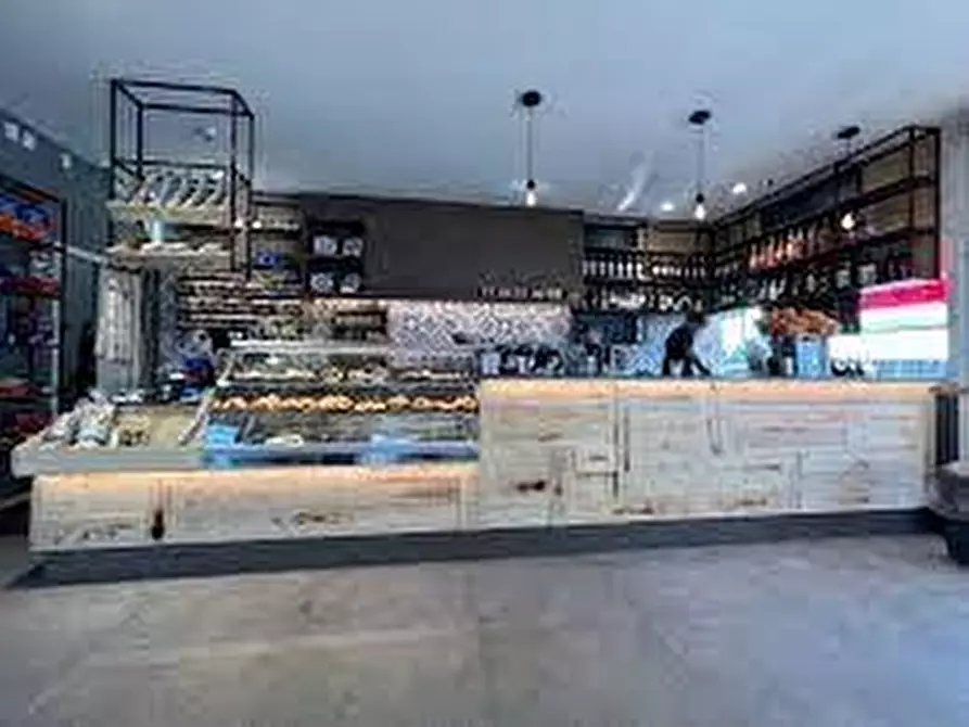 Immagine 2 di Bar / Ristorante in vendita  a Carrara