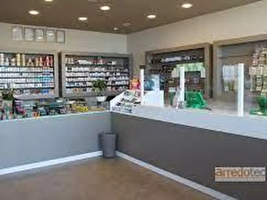 Immagine 6 di Bar / Ristorante in vendita  a Carrara