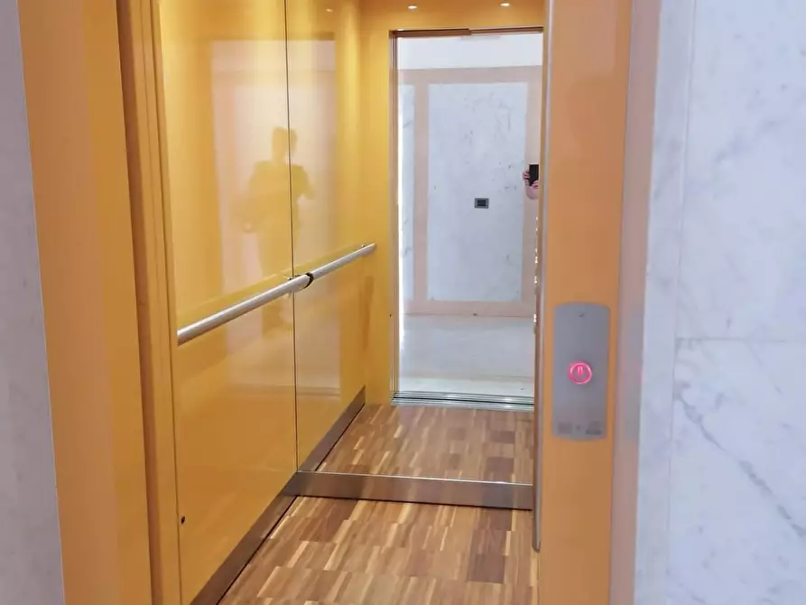 Immagine 15 di Appartamento in vendita  a Carrara