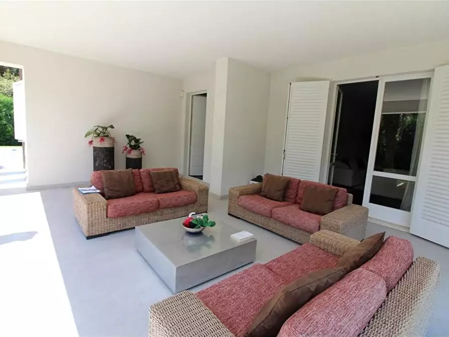 Immagine 7 di Villa in vendita  a Forte Dei Marmi
