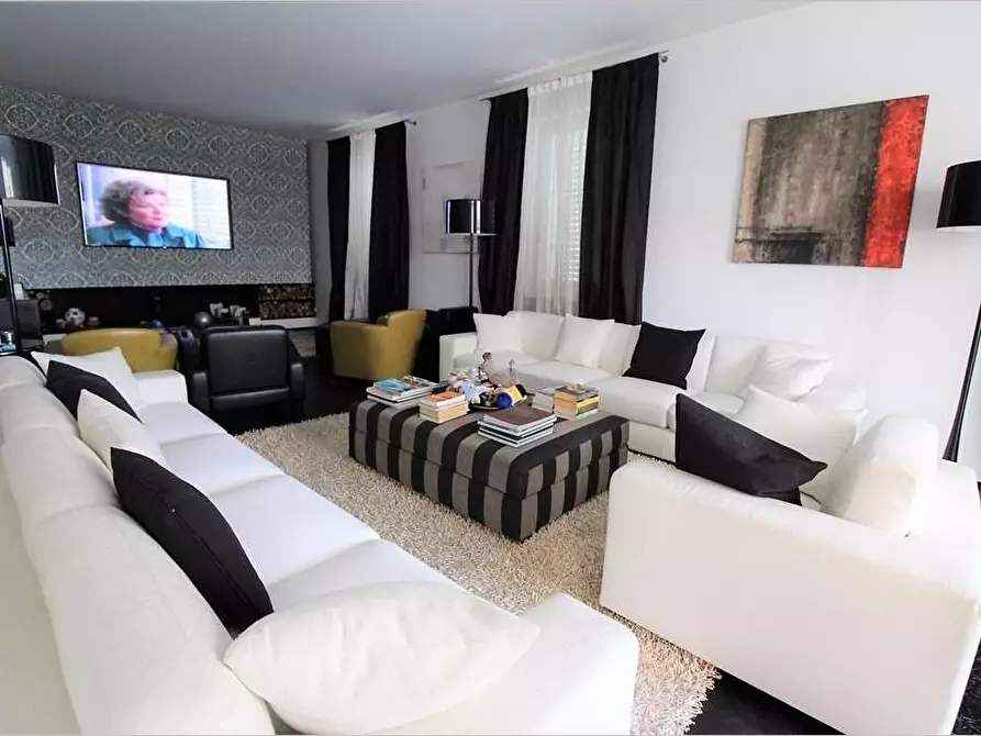 Immagine 9 di Villa in vendita  a Forte Dei Marmi