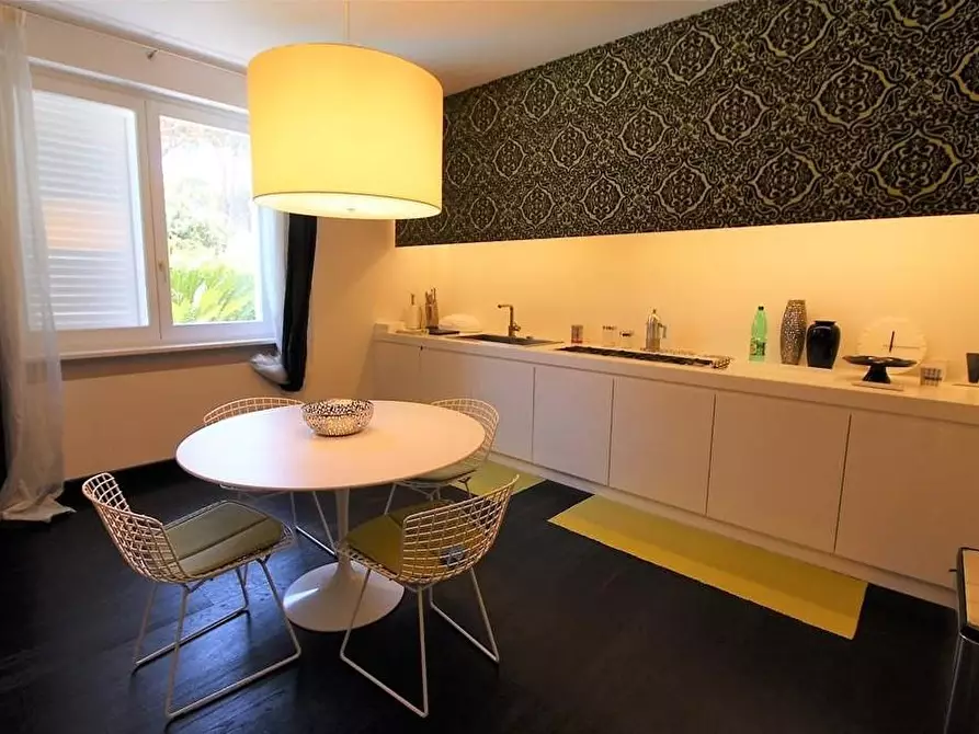 Immagine 11 di Villa in vendita  a Forte Dei Marmi