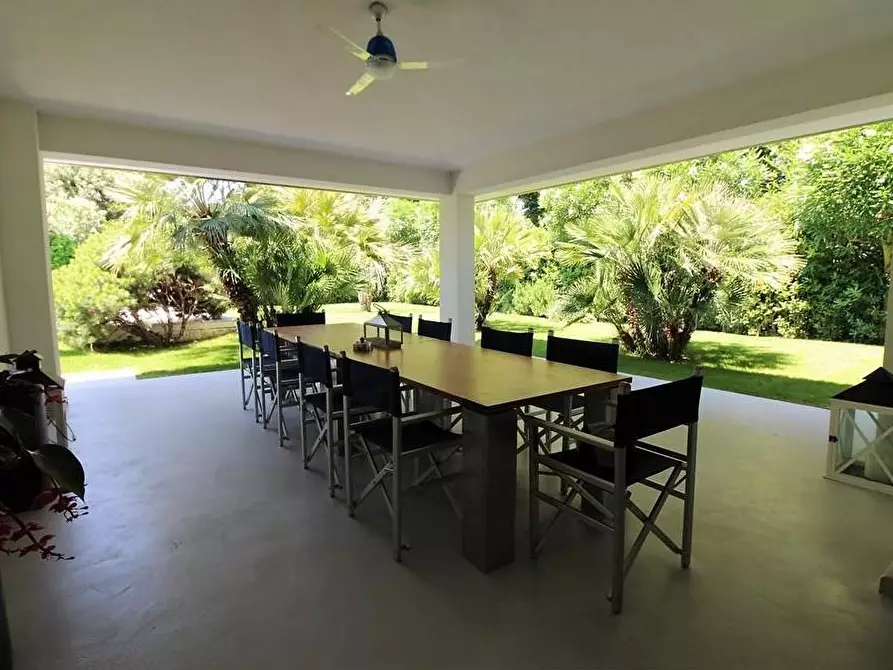 Immagine 8 di Villa in vendita  a Forte Dei Marmi