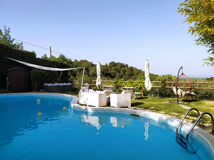 Immagine 2 di Porzione di casa in vendita  a Bucine