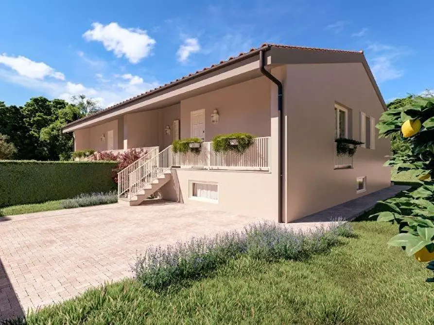 Immagine 5 di Villa in vendita  a Pontedera