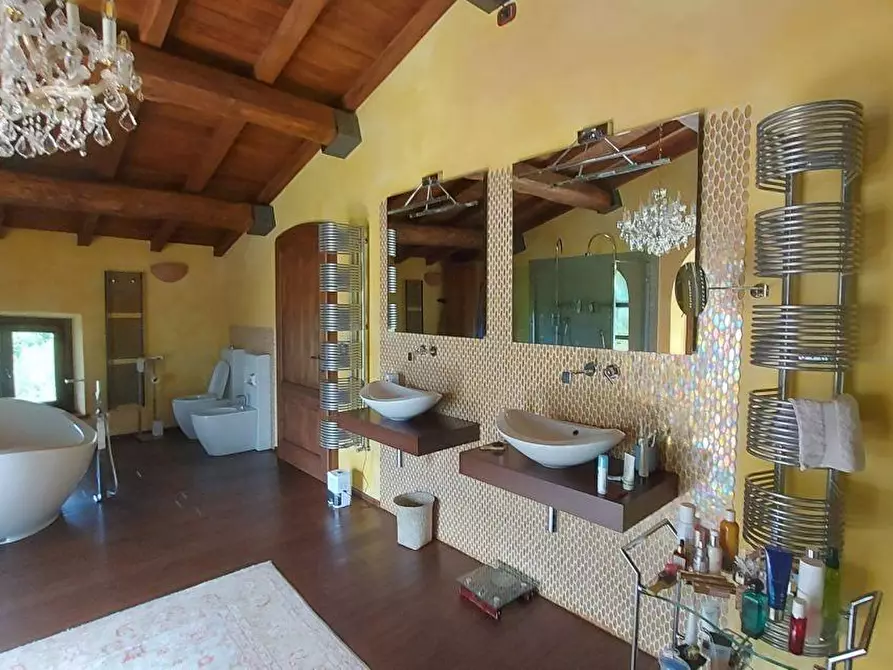 Immagine 26 di Casa colonica in vendita  a Bagnone