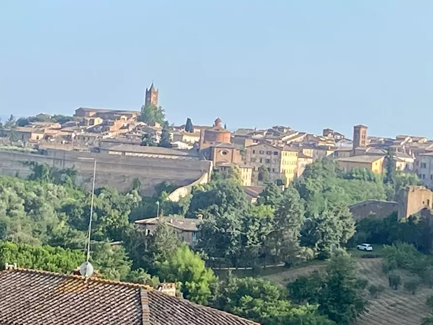 Immagine 1 di Appartamento in vendita  a Siena