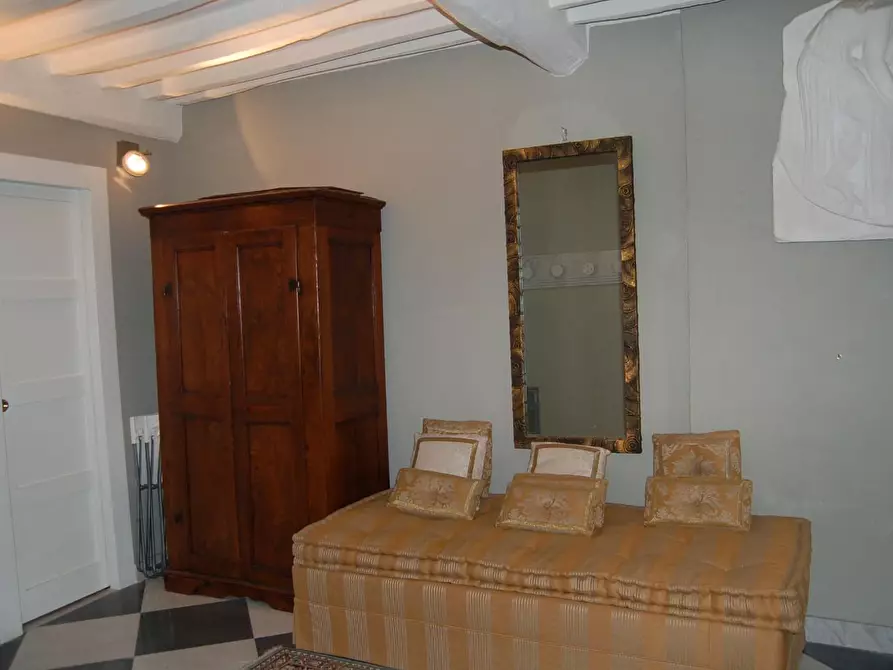 Immagine 4 di Porzione di casa in vendita  a Carrara