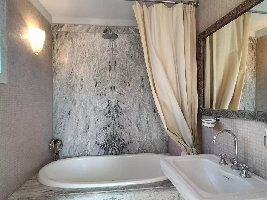 Immagine 25 di Porzione di casa in vendita  a Carrara