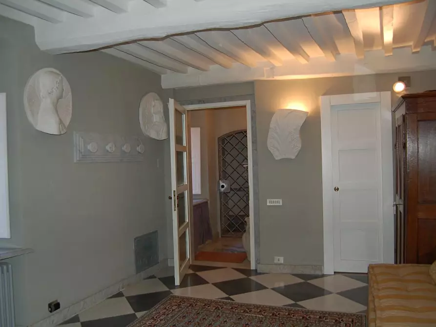 Immagine 3 di Porzione di casa in vendita  a Carrara