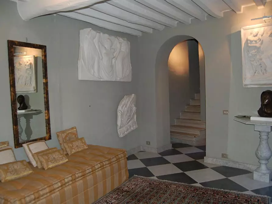 Immagine 2 di Porzione di casa in vendita  a Carrara