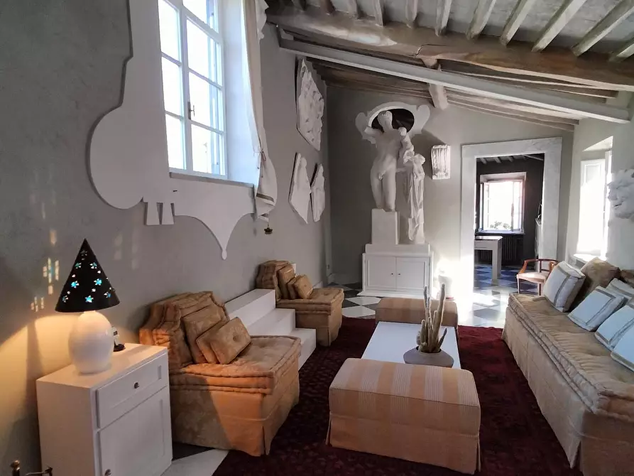 Immagine 11 di Porzione di casa in vendita  a Carrara