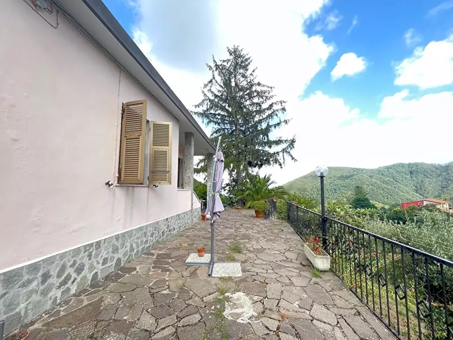 Immagine 6 di Casa indipendente in vendita  a La Spezia